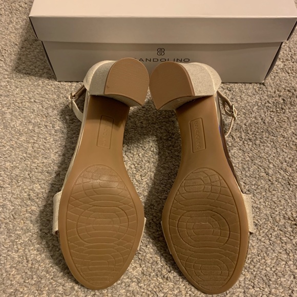 New Bandolino gold heels - Picture 5 of 5